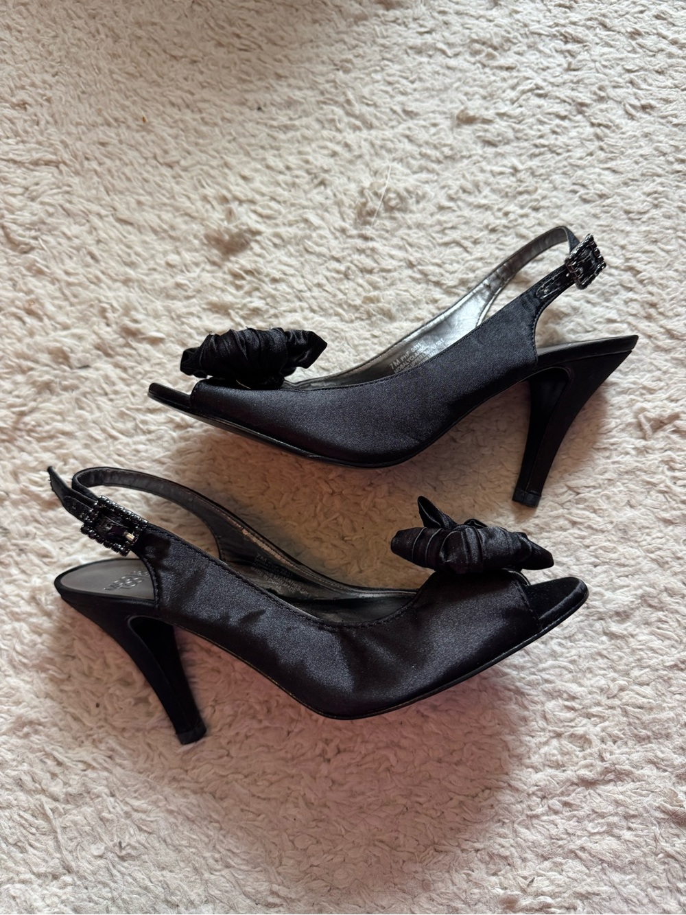 Y2K bow heels